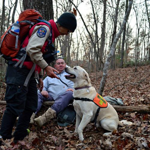 Perros y drones, el futuro de los rescates